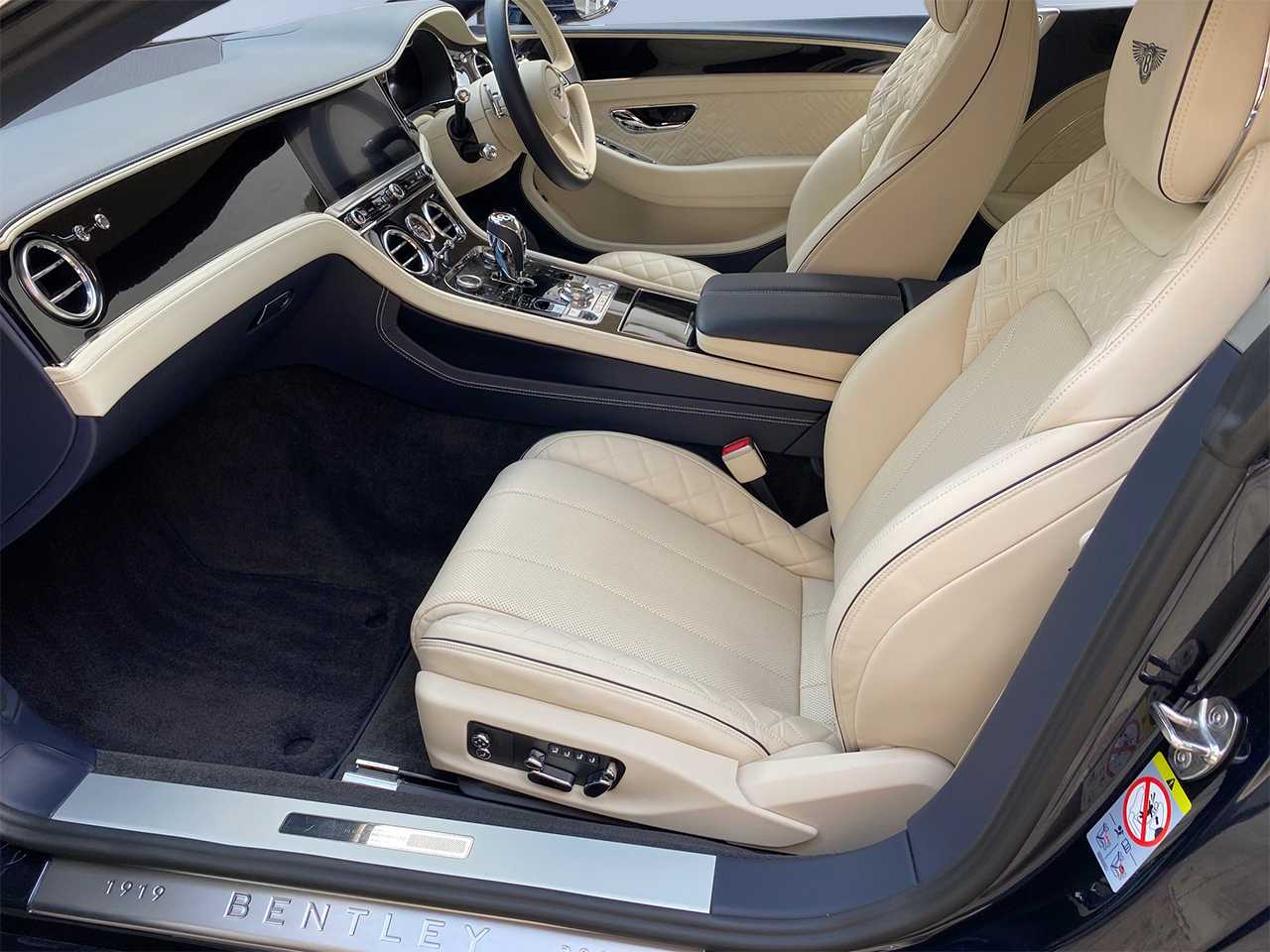 Bentley GT 4.0, V8 Car hiring