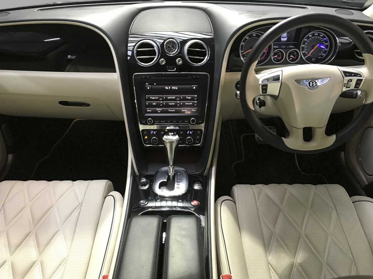 Bentley Flying Spur 4.0 V8 - interior