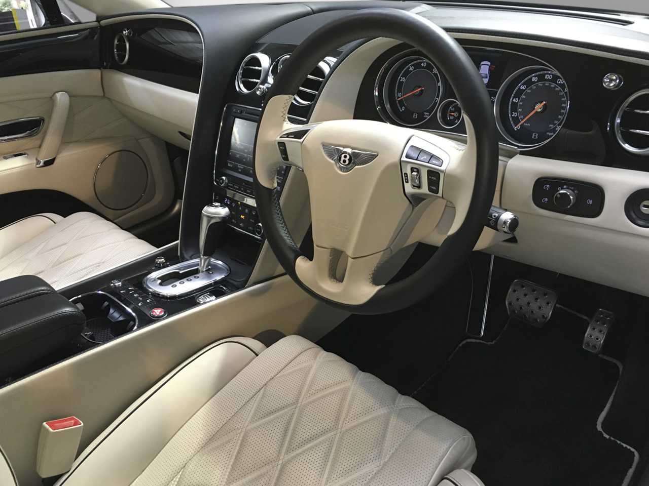 Bentley Flying Spur 4.0 V8 - interior